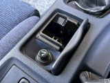 今では見かけなくなった。車内灰皿ですが、使われた痕跡はないです。