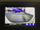バックモニター付きで、車庫入れやバック時の後方確認をサポート。