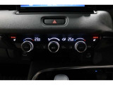 運転席と助手席の温度設定の変更が可能な左右独立タイプのデュアルエアコンです♪♪♪暑がりな人・寒がりな人も誰もが車内を快適にお過ごしいただけます♪♪♪