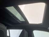 ◆パノラミックサンルーフ/ワンタッチ開閉機能のほか後端がポップアップできます/挟み込み防止機能◆