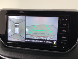 【パノラマモニター】車両周囲を上から見下ろしたような映像を表示。正確なモニタリングが可能になり、駐車時・幅寄せをアシストします!