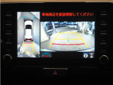 全周囲カメラで周囲を確認しながら安心して駐車することができます。