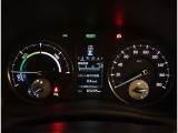 とっても見やすいメーターです。夜間時はラグジュアリーな気分にさせてくれる照明が魅力ですので、夜のドライブも楽しみになりますよ♪