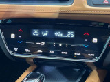 【左右独立型フルオートエアコン】運転席と助手席でそれぞれお好みの温度に設定可能。同乗者にも配慮した、快適な空調をお届け致します。