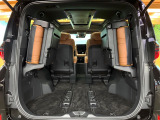 後席を格納すると、これだけの広さが!シーンに合わせたシートアレンジで、大きな荷物も積むことが出来ます♪