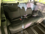 3列目シートはもちろん状態良好☆大人でもゆったりと座って頂けますので、大人数でのお出かけもラクラクです♪ご家族で、気の知れた仲間で、ドライブに行くのが楽しみですね♪