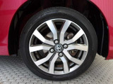 純正15インチアルミ!タイヤサイズは175/55R15です