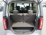 広い荷室で沢山の荷物が乗ります!更にシートアレンジを行うことでもっと大きな荷物も載せる事ができます。