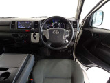 視界良好、操作しやすい運転席です。