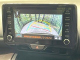 【バックカメラ】駐車時に後方がリアルタイム映像で確認できます。大型商業施設や立体駐車場での駐車時や、夜間のバック時に大活躍!運転スキルに関わらず、今や必須となった装備のひとつです!