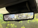 【デジタルインナーミラー】後席の大きな荷物や同乗者で後方が確認しづらい時でも安心!カメラが撮影した車両後方の映像をルームミラー内に表示。クリアな視界で状況の確認が可能です!