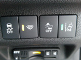 視認性もよく操作しやすいインパネ回りのスイッチ類です。