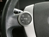 ステアリングスイッチ付き。前方から目を離すことなく操作することが可能です。