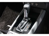 扱いやすい位置に配置されたフロアオートマチックです☆CVTを採用で滑らかでスムーズな走りが楽しめますよ♪