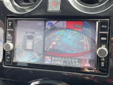 車を真上から見ているように、周囲の状況を把握しながら安心して駐車が行えるアラウンドビューモニター装備!