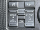 【両側パワースライドドア(ウェルカムオープン機能)】降車時にスイッチで予約しておけば、乗車時にアクセスキーを持ってクルマに近づくだけで、パワースライドドアが自動で解錠しオープンします!