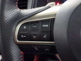 ステアリングスイッチ装備!運転しながら手元でオーディオの操作などができます。