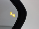 隣車線を走る車両をレーダーで検知し、ドアミラーでは確認しにくい後側方エリアに存在する車両に加え、急接近してくる車両も検知します。車両を検知するとドアミラーに搭載されたLEDインジケーターが点灯します。