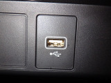 USBポートでゲームや動画も車内で楽しめる!お気に入りのコンテンツをいつでもどこでも満喫して、レジャーシーンがもっと盛り上がります