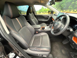運転席シート廻りは使用感も少なく、良好な状態となっています。丁寧に使われていたことがよくわかりますね。