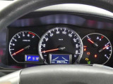 視認性の良いスピードメーターですね。夜も見やすく表示されますので運転が楽しくなります。