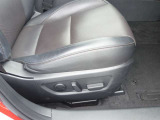 【パワーシート】電動なので、きめ細かい調整ができます!自分自身の運転姿勢に合わせた、適切なドライビングポジションが確保できます♪