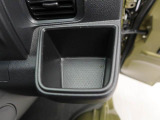 カップホルダーは運転席や助手席からちょうど手の届く位置です!!