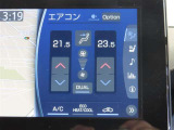 左右独立温度コントロールフルオートエアコンです。運転席、助手席それぞれで独立して温度設定ができます。冷え性の方が乗っても安心ですね♪