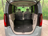 後席を格納すると、これだけの広さが!シーンに合わせたシートアレンジで、大きな荷物も積むことが出来ます♪