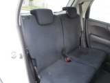 リヤシートもスペース確保されており快適空間☆