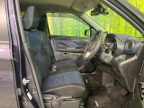 運転席シート廻りは使用感も少なく、良好な状態となっています。前オーナー様が丁寧に使っていたことがよくわかりますね。