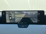 360&deg;ビューモニターでは、両サイドとフロント、バックカメラの合成で、あたかも上空から見下ろした様に周囲を確認して頂けます。駐車場だけでなく、T字路等でも活躍のアイテムです!