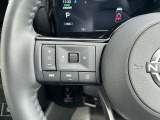 ナビの音量など車両情報を手元で操作できるハンドルスイッチ付き。