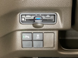 ハンドルの左下にETCとHondaセンシング用の、VSA(ABS+TCS+横滑り抑制)解除スイッチなどがついています。高速道路の料金所の通過も楽々です。 カードの取り出しもしやすい場所についています。
