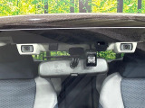 【アイサイトVer3】前方の車両等を検知し、衝突しそうな時は警報で注意を促し、ブレーキを踏む力をサポート。ブレーキを踏めなかった場合は衝突被害軽減ブレーキが作動、衝突回避をサポートします。