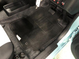 嬉しい純正フロアマット付き♪ 状態も良好です(^^♪