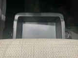 助手席の下にはトレーが付いていますので外部からも見られたくないものも収納出来ます。