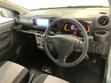 運転席周りのレイアウトをご覧ください。ナビゲーションが綺麗に装着されすっきり収まってますね!
