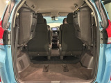 3列目シートを跳ね上げればラゲッジスペースを更に広く使えます。