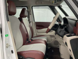 【運転席】シート周りは使用感も少なく、良好な状態となります。丁寧につかわれていたことがよくわかります。