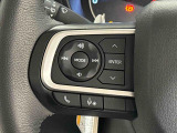 ナビゲーションやオーディオなどの操作がハンドルの手元でできるステアリングスイッチが付いてます