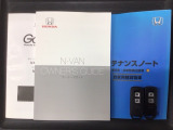 スマートキーは鍵をバッグに入れたままでもドアロックの開閉やエンジンのON・OFFができます。夜間や雨の日も鍵を探さなくて良いので便利です。
