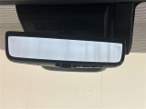 後方確認をミラーではなくカメラ映像で確認出来るデジタルインナーミラーを搭載!荷物があり、後方確認が出来ない時や雨天時などにとても便利☆