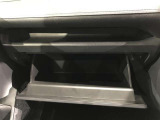【グローブボックス】収納も充実