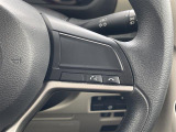 【 ステアリングスイッチ 】手元のスイッチでナビ操作が可能です。非常に便利な機能です。取り付けのナビによってはオプション設定となっております。