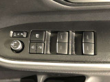 パワーウィンドは今や当たり前の機能ですが、無いと困る機能です。運転席からの操作で、全席の窓を振るオープンにしたり、フルクローズが可能です。
