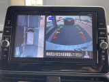 アラウンドビューモニターは4方のカメラで真上から車を見たようにモニターで確認ができる日産の自慢の装備です。是非実際の車で体感してみてください。