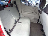 足元が広くて快適な後部座席です。
