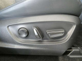 運転席電動シートは、シートポジションを細かく調整できるので長時間の運転もリラックスできますね。