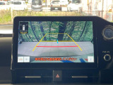 【バックカメラ】駐車時に後方がリアルタイム映像で確認できます。大型商業施設や立体駐車場での駐車時や、夜間のバック時に大活躍!運転スキルに関わらず、今や必須となった装備のひとつです!